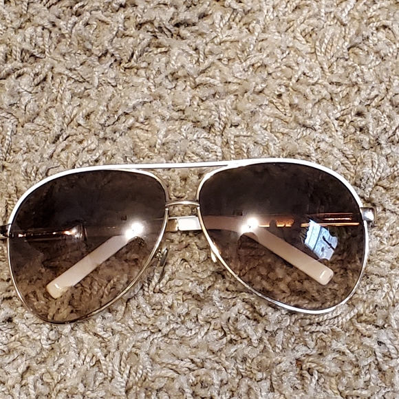 gucci 1827 s gold and white